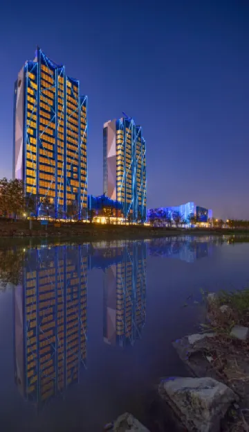 L+Snow Supreme Hotel Отели рядом с достопримечательностью «Underground Plaza»