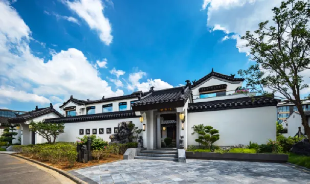 Yihong Black Tea Culture Museum and Boutique Guesthouse (Xunlong Water Street)