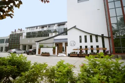 Cocoa Garden · Vacilando Designer Lakeside Resort Hotel (Zhongwei Shapotou Water Town Branch) Hotel a 