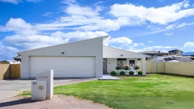 Penguin Retreat Hotels near Penguin General Cemetery