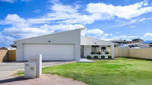 Penguin Retreat Hotels in Penguin