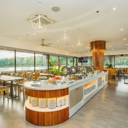 An Phu Hotel Отели рядом с достопримечательностью «Пляж Лонг»