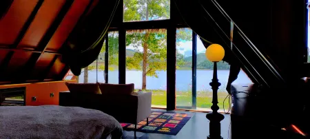 Lugu Lake Moon Sea Peninsula Отели рядом с достопримечательностью «Rigg Viewing Platform»