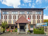 Grand Santhi Hotel Hôtels à proximité de : Place de Puputan Badung
