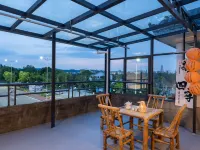 Yixin Riverside Homestay (Cultural Square Scenic Bridge) Hotels near Wuyuan Cultural Square