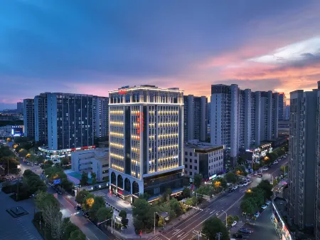 Ramada Changsha Yuelu  Hotel Отели рядом с достопримечательностью «Nvzi University Library»