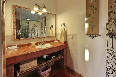 solar Montes Claros Hotels in Albaicin