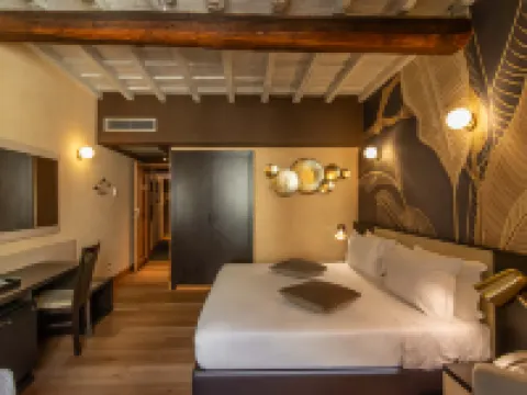 Hotel Tritone Hotels near Trevi Fountain