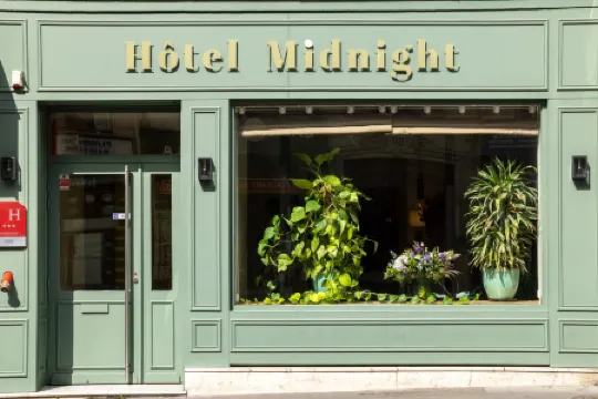 Midnight Hotel Paris