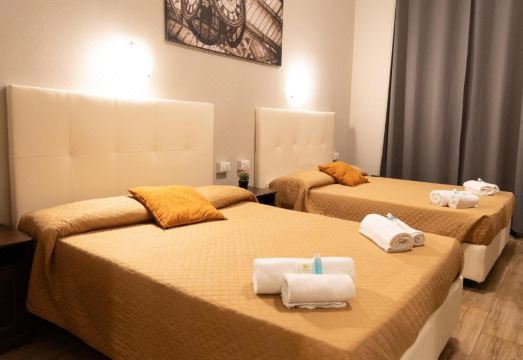 2. 골든 밀라노 호..