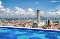22 Macalisterz Premium Suites Penang by BYON - สระว่ายน้ำแบบอินฟินิตี้