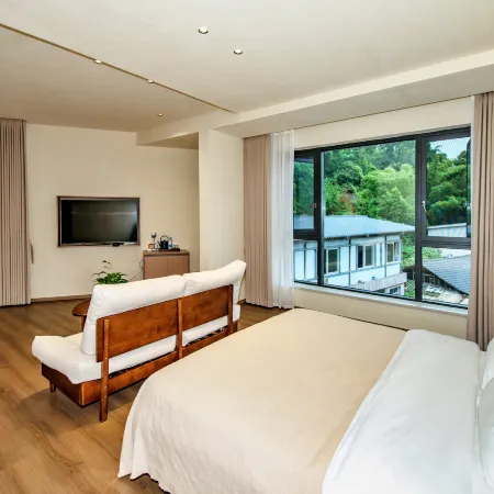 Ya'an Yinqi Guquan Homestay (Zhougong Mountain Tourist Resort)