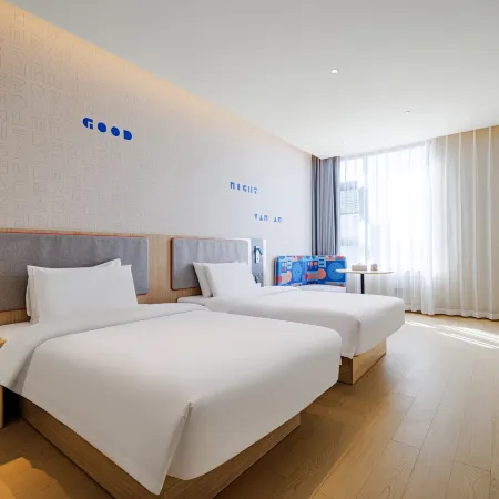 Home Inn ·neo (Yuncheng North Railway Station Wuyue Square Store)