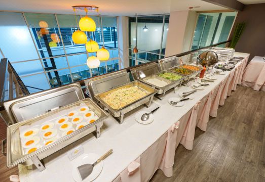 프롬 호텔 객실 내부 이미지