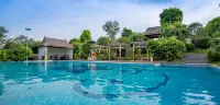 Guigang Tonggu Bay Hot Spring Resort Hotel - piscina