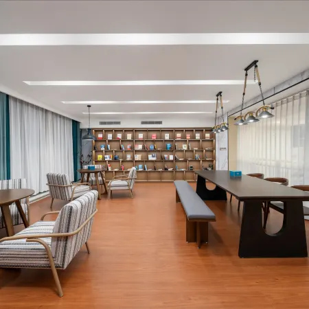 Grand Hotel (Aksu Tianbai Fashion Shopping Center)
