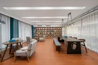 Grand Hotel (Aksu Tianbai Fashion Shopping Center)