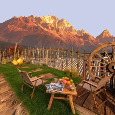 Yulong August Guanshanhai Light Luxury Homestay Hotels near Lijiang Snow Mountain Falcon Valley Scenic Area