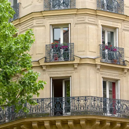 Stunning property near Arc de Triomphe