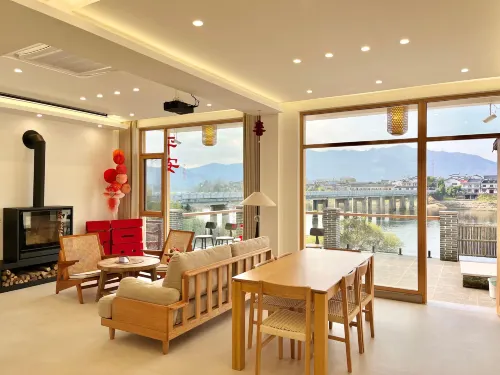 Yulong Lakeside · Xiaoyin Jiangshe · Swimming Pool Homestay (Taohua Tan Scenic Area)