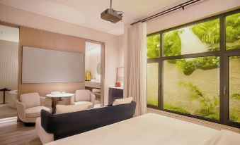 Dalian Manshe Hot Spring Hotel (Donggang Business District Gangwan Square Subway Station)