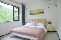 Laojieling North-South Boundary Wenquan Resort Hotel