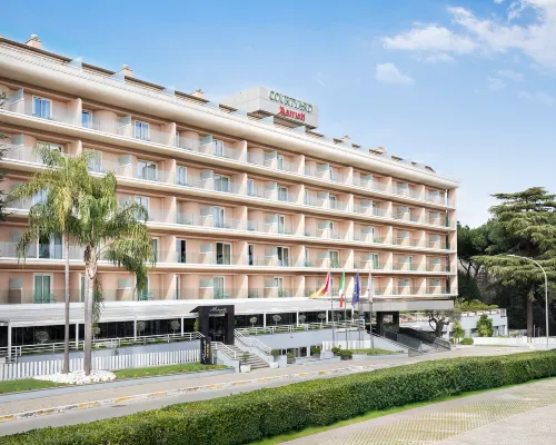 Courtyard by Marriott Rome Central Park Hotels near مستشفى جيميللي