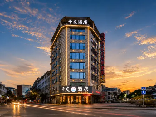 Luchuan Qianyou Riverview Hotel (Luchuan Middle School)