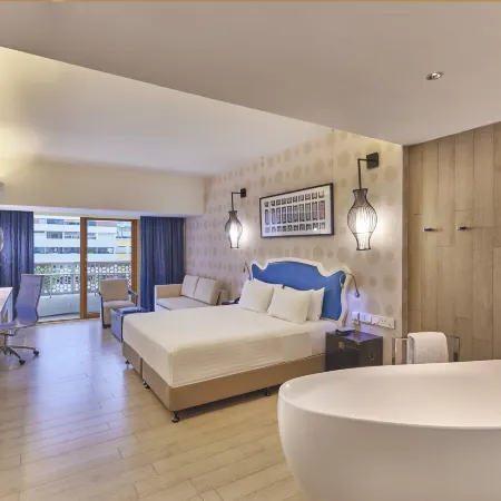 Village Hotel Katong by Far East Hospitality Отели рядом с достопримечательностью «Торговый центр Parkway Parade»