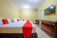 RedDoorz Near Universitas Diponegoro Semarang - Parking
