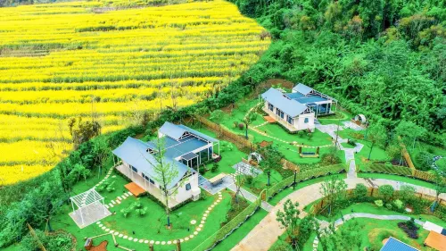 Luoping JiuLong Waterfall Lakeside Courtyard - 3-Star