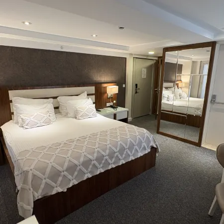 END GLORY HOTEL