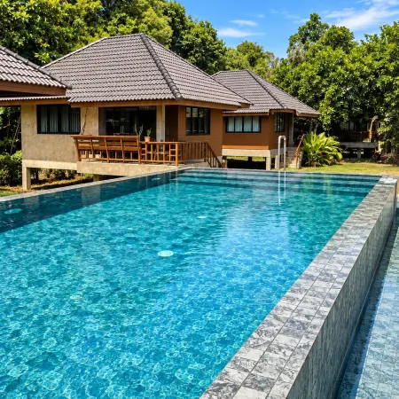 No 6 Nature home Poolside bungalow Woktum