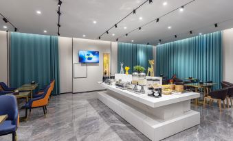 in Hotel (Xiangyang Erqi Store)