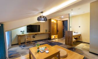 Urumqi Qiqi Jiyou Hotel