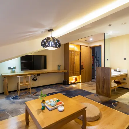 Urumqi Qiqi Jiyou Hotel