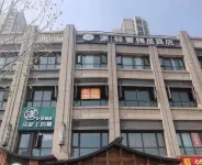 Qiu Light Luxury Boutique Hotel (West Fourth Ring Pharmaceutical Factory Street) Hotel in zona Zhengzhou Huanghe Nursing Vocational Institute