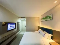 Huayi Select Hotel (Xihua Qinghua Road Branch)