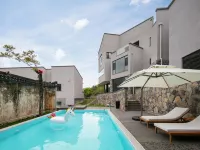 Ruo Yin•Natural Oxygen Bar Home Stay Hotels in Jixi