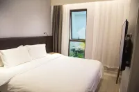 HanTing Hotel (Zunyi High Speed Railway Station)