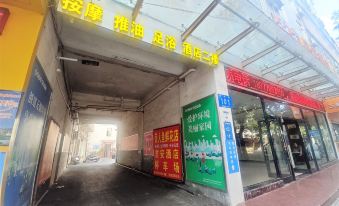 Jun'an Convenience Hotel (Chaoyang Square Nanning Railway Station)