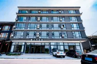 Dujiangyan Chenwai Shanyu Hotel (Qingchengshan High-speed Railway Station)