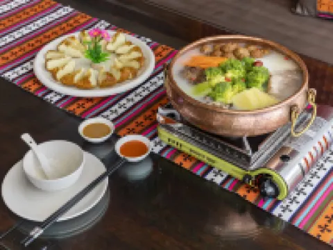 ラサ扎什頗章供氧観景ホテル ラサのホテル