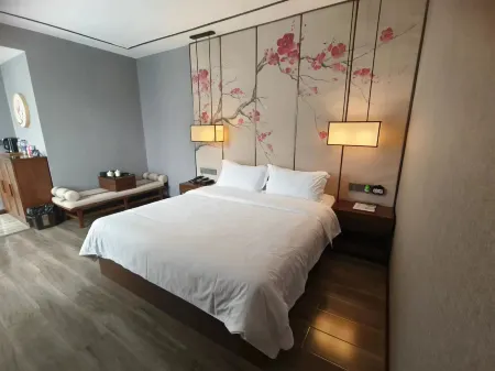 Rongxian Nanhua Tengyu Business Hotel Отели рядом с достопримечательностью «Giant Buddha in Rong County»