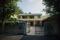 Guanghan Huayue Homestay Отели рядом с достопримечательностью «Двор кунг-фу»