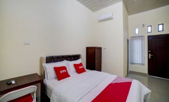 Super OYO 90773 Shine Guest House Syariah