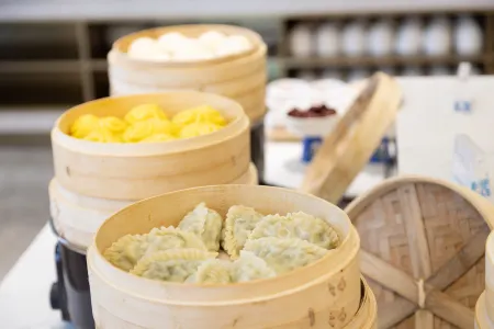 Xana Deluxe Hotel （Rizhao Station Kuishan Sports Center) Отели рядом с достопримечательностью «Rizhao Ocean Park»