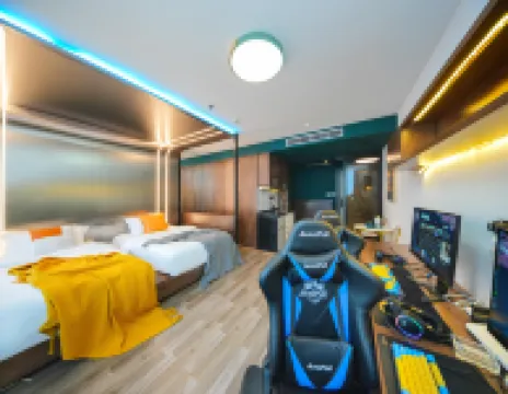 Fengyue Intelligent E-sports Apartment (City Media Plaza)