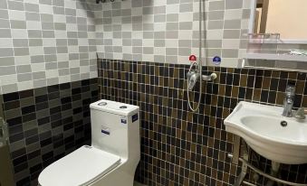 Huayi Hotel (Shangyou Commercial City)