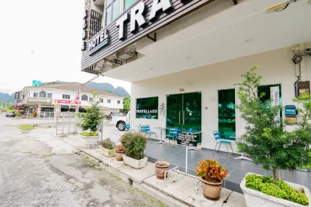 Travelland Hotel Отели в г. Тамбун